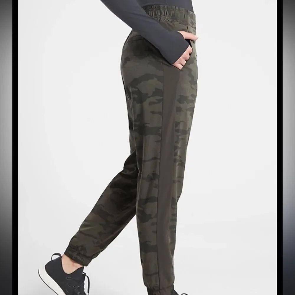 Athleta Brooklyn Textured Lined Jogger Camo Size 6